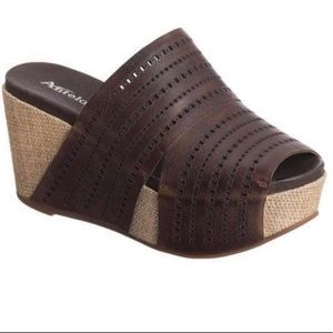 Antelope coffee Lazer Strip Leather Sandal NIB 37